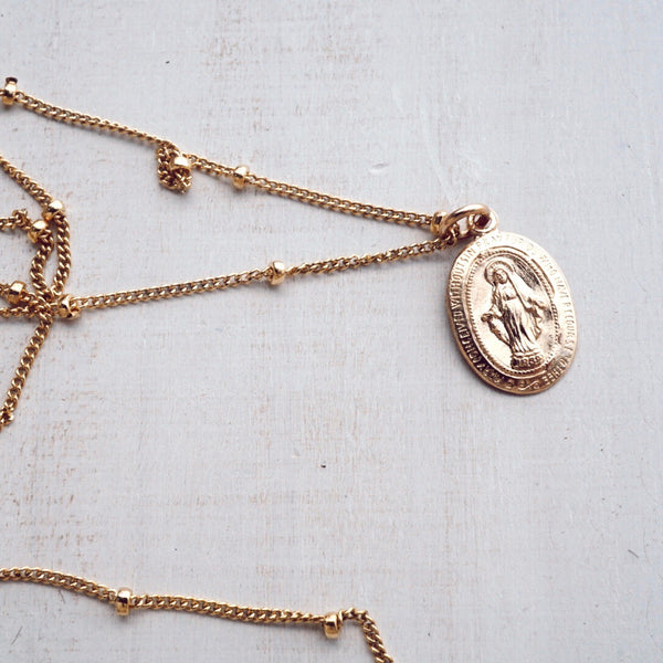 - MARY NECKLACE -