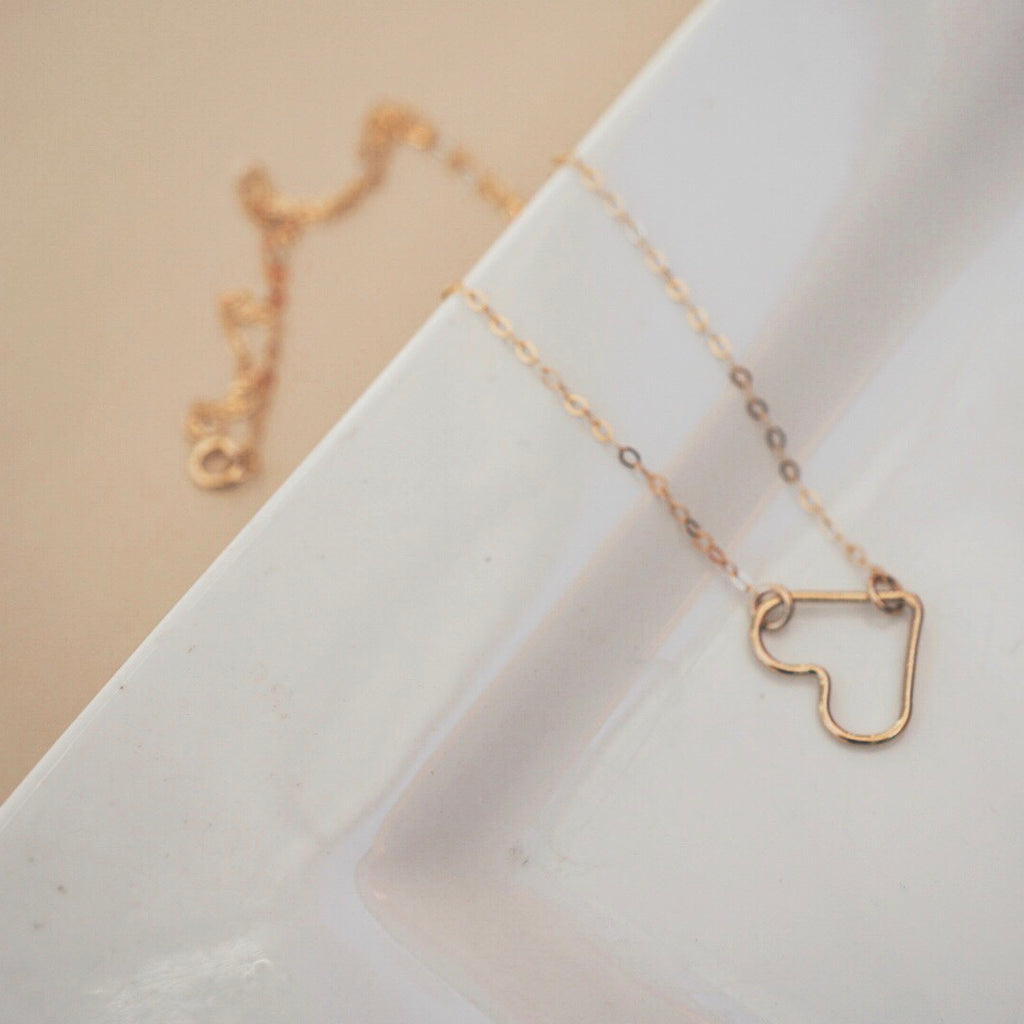 - AMOR NECKLACE -
